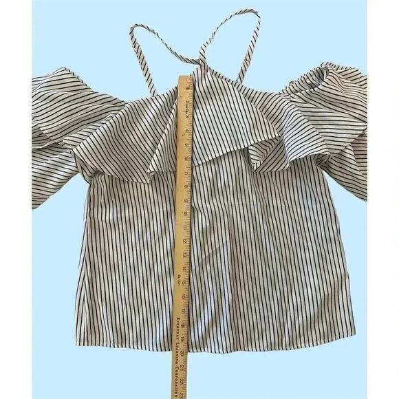 Bundle - off the shoulder tops - Picture 3 of 14